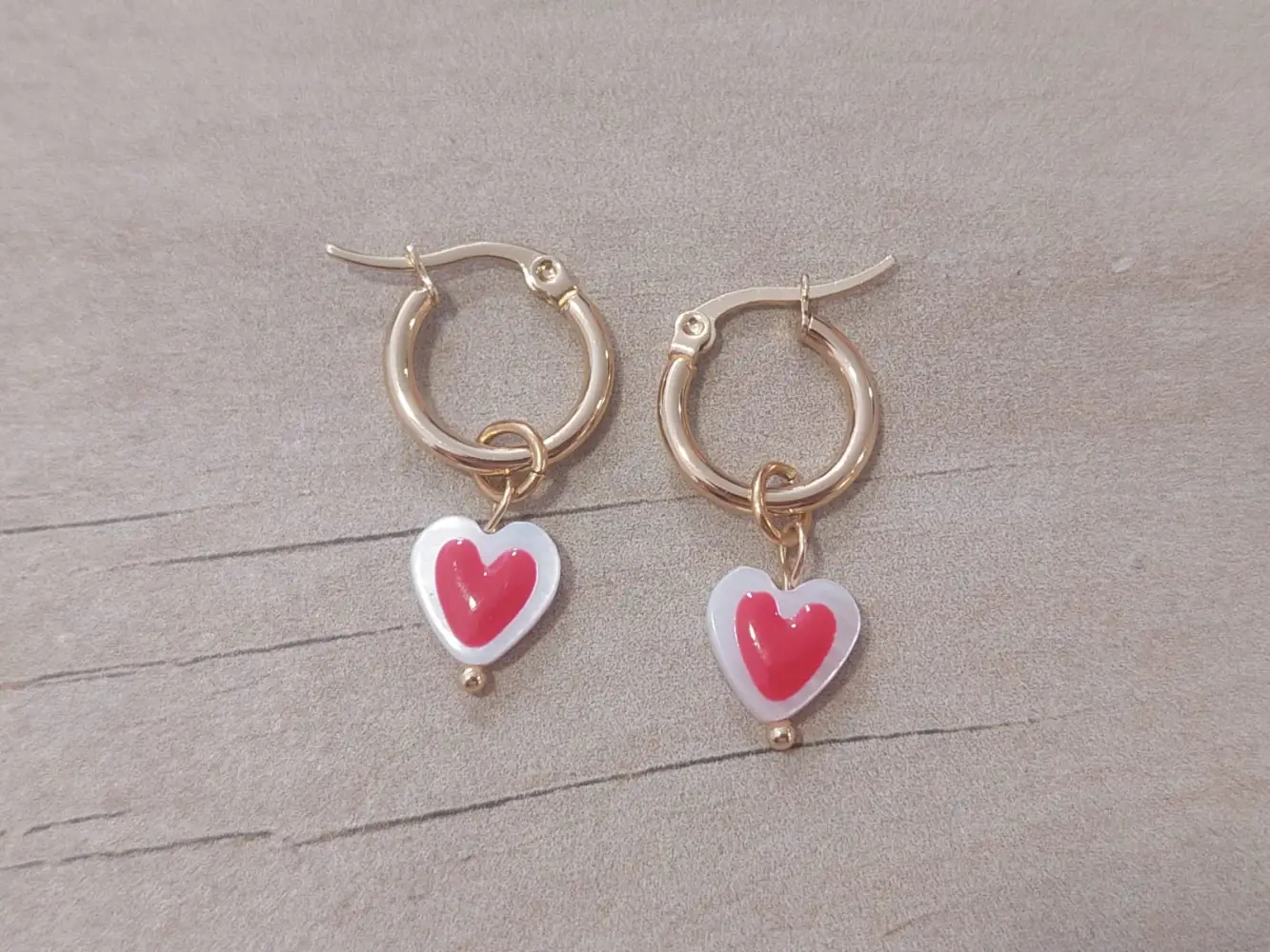Aro de acero dorado argolla con corazón colgante bicolor
