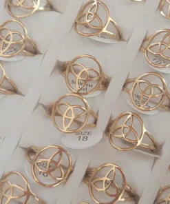 Caja de anillos de acero dorado celta
