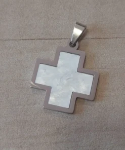 Dije de acero cruz del equilibrio