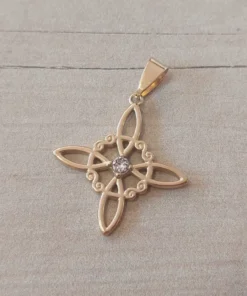 Dije de acero dorado nudo de bruja con Strass blanco interior