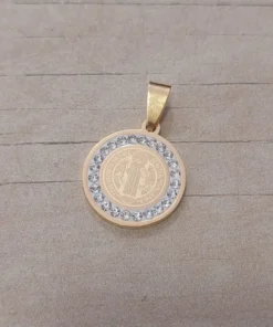Dije de acero dorado son Benito con strass blanco alrededor
