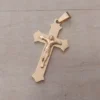 Dije de acero dorado cruz con cristo en su interior