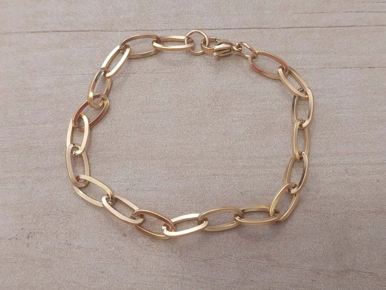 Pulsera de acero dorado