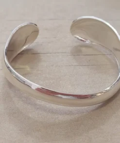 PULSERA DE ACERO BLANCO ESCLAVA ABIERTA IRREGULAR