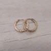 Aro de acero dorado argolla bisagra retorcida