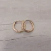 Aro de acero dorado argolla bisagra retorcida
