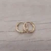 Aro de acero dorado argolla bisagra retorcida