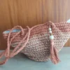 Bolso simil rafia con tira larga terracota