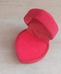 Estuche de pana corazón rojo