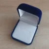 Estuche de pana para anillo cuadrado