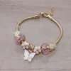 Pulsera de acero dorado con dijes y estrellas colgantes