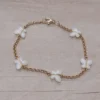 Pulsera de acero dorado con mariposas