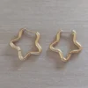 Aro de acero dorado estrella