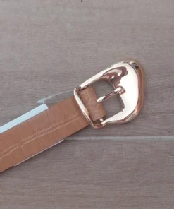 Cinto con hebilla irregular