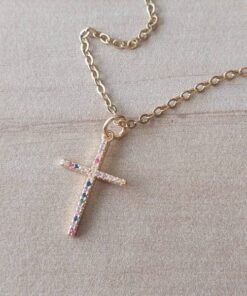 COLLAR ACERO DORADO CON CRUZ COLGANTE CON STRASS MULTICOLOR