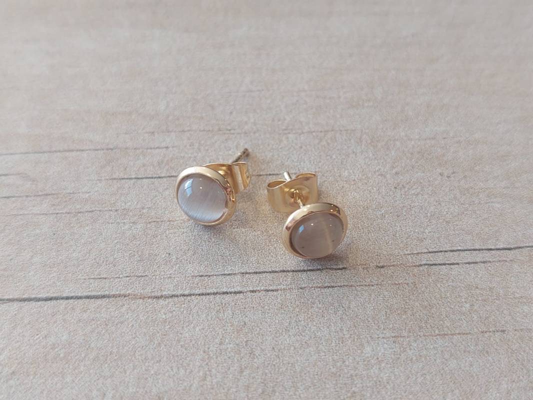 ARO DE ACERO DORADO PASTILLA OJO DE GATO BLANCO 6 MM.