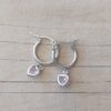 ARO DE ACERO ARGOLLA 15 MM CON DIJE DE CORAZÓN CON STRASS ROSA