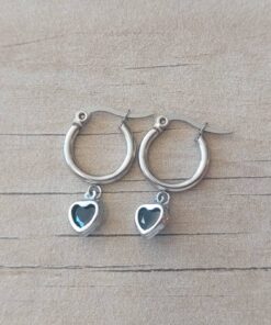 ARO DE ACERO ARGOLLA 15 MM CON DIJE DE CORAZÓN CON STRASS NEGRO
