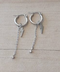 ARO DE ACERO ARGOLLA 15 MM CON DIJE DE RAYO Y CADENA CON SUSANITO EN EXTREMO