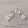 ARO DE ACERO BLANCO ARGOLLA BISAGRA 12 MM CON STRASS Y DIJE CANDADO COLGANTE CON MICRO PAVE. LARGO TOTAL 24 MM