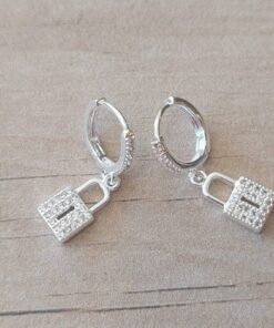 ARO DE ACERO BLANCO ARGOLLA BISAGRA 12 MM CON STRASS Y DIJE CANDADO COLGANTE CON MICRO PAVE. LARGO TOTAL 24 MM
