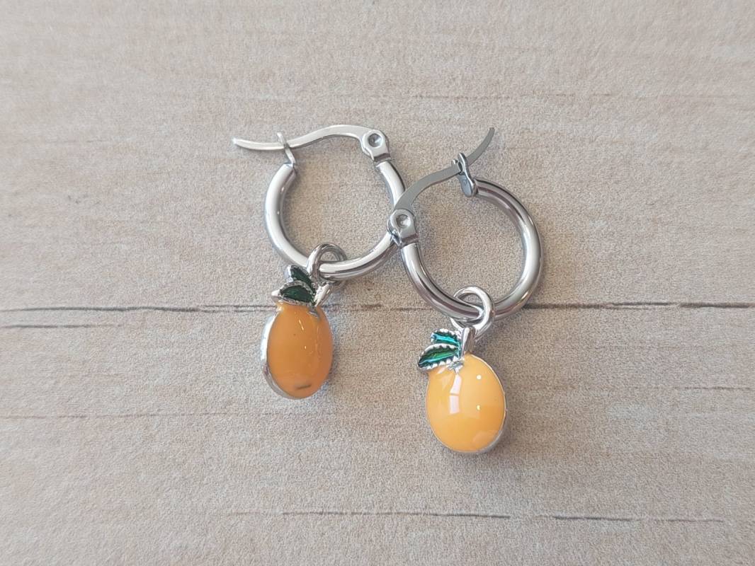 ARO DE ACERO ARGOLLA 15 MM CON NARANJA ESMALTADA