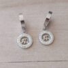 ARO DE ACERO ARGOLLA PLANA LISA CON BISAGRA Y DIJE CIRCULO STRASS CON ELEFANTE. 3 X 13 MM