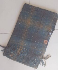 BUFANDA LANA FRIZADA ESCOCESA TIPO TELAR DETALLE PETROLEO Y MAIZ. TAMAÑO 65 x 190 CM