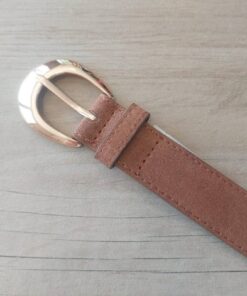 CINTO DAMA SÍMIL GAMUZA COLOR CAMEL CON HEBILLA DORADA OVAL