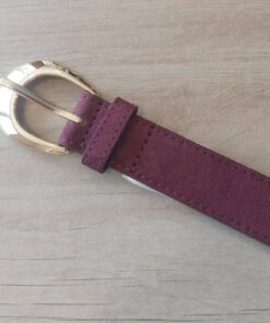 CINTO DAMA SÍMIL GAMUZA COLOR BORDO CON HEBILLA DORADA OVAL