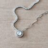 COLGANTE DE ACERO CADENA ESLABÓN FORCET COMBINADA CON CADENA DE STRASS Y DIJE CON DIJE CENTRAL CIRCULO CON STRASS. LARGO 40 + 5 CM EXT.