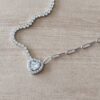 COLGANTE DE ACERO CADENA ESLABÓN FORCET COMBINADA CON CADENA DE STRASS Y DIJE CON DIJE CENTRAL CORAZON CON STRASS. LARGO 40 + 5 CM EXT.