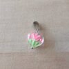 DIJE DE ACERO CORAZON VITROFUSION CON TULIPAN RESINADO FUCSIA. MEDIDA 10 X 15  MM