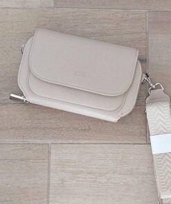 CARTERA TIPO BANDOLERA COLOR BEIGE CON DOBLE CIERRE Y MÚLTIPLES COMPARTIMENTOS 21 X 13 X 6 CM