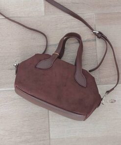 CARTERA TIPO BANDOLERA SÍMIL GAMUSA CHOCOLATE 23 X 15 X 10 CM