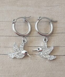 ARO DE ACERO ARGOLLA 14 MM CON DIJE COLIBRÍ CON STRASS BLANCO