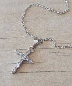 COLGANTE DE ACERO CADENA ESLABÓN ESPEJITO CON DIJE CRUZ CON STRASS BLANCO. LARGO 45 CM