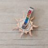 DIJE DE ACERO Y ACERO ROSE SOL CENTRO AZUL Y SUJETADOR PASA CADENA CON STRASS CUADRADOS MULTICOLOR. MEDIDAS 32 X 38 MM