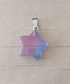 DIJE DE ACERO PIEDRA DEGRADE DE AZUL A FUCSIA EN FORMA DE ESTRELLA. 20 MM