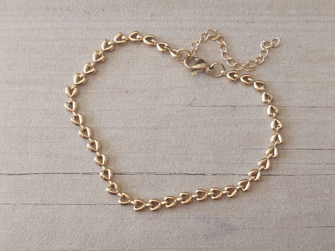 PULSERA DE ACERO DORADO ESLABÓN CONECTOR CORAZÓN. LARGO 18 CM + 4 CM EXT