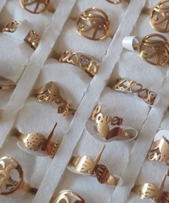 ANILLOS DE ACERO DORADO FIGURAS CALADAS SURTIDAS X 36 UNIDADES. (MEDIDAS DEL 16 AL 20)
