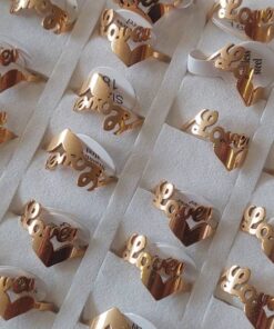 ANILLOS DE ACERO DORADO FIGURA CALADA LOVE X 36 UNIDADES. (MEDIDAS DEL 16 AL 20)