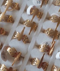 ANILLOS DE ACERO DORADO FIGURA CALADA LIBELULA X 36 UNIDADES. (MEDIDAS DEL 16 AL 20)