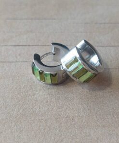 ARO DE ACERO ARGOLLA PLANA CON BISAGRA Y ACRÍLICO BAGUETTE VERDE. MEDIDAS 7 X 13 MM