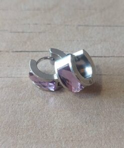 ARO DE ACERO ARGOLLA PLANA CON BISAGRA Y ACRÍLICO LILA. MEDIDAS 7 X 13 MM