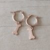 ARO ARGOLLA 15 MM DE ACERO ROSÉ CON DIJE HUESO