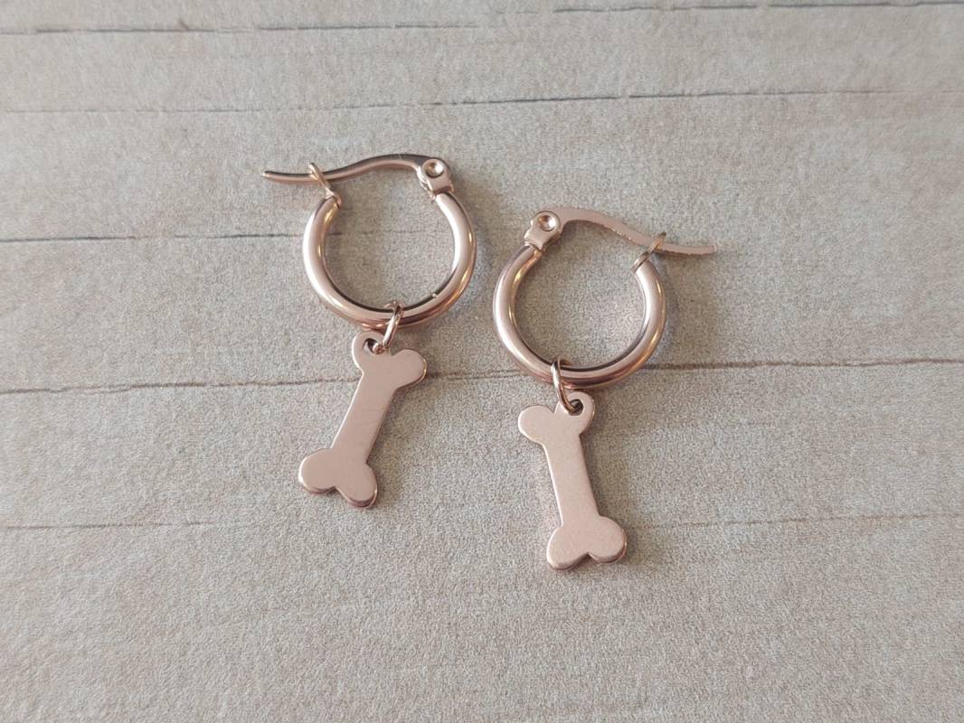 ARO ARGOLLA 15 MM DE ACERO ROSÉ CON DIJE HUESO