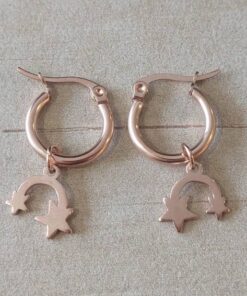 ARO ARGOLLA 15 MM DE ACERO ROSÉ CON DIJE ARCO Y ESTRELLAS COLGANTE.