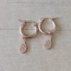 ARO ARGOLLA 15 MM DE ACERO ROSÉ CON DIJE ANANA