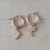 ARO ARGOLLA 15 MM DE ACERO ROSÉ CON DIJE DELFIN